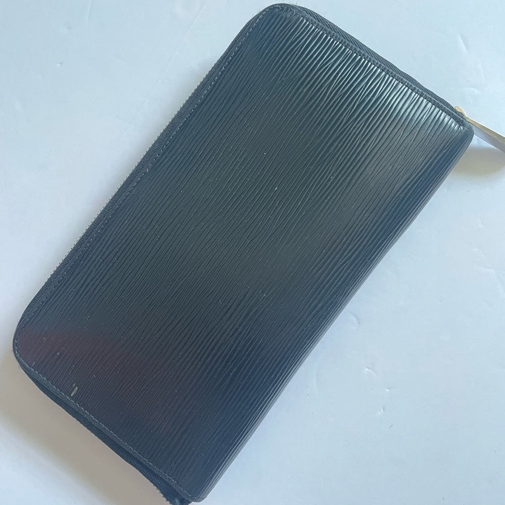 Épi Louis Vuitton zipper wallet